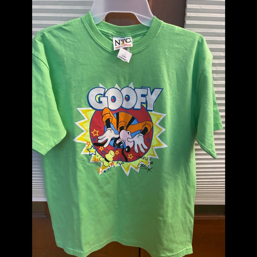 NWT.  Official Licensed NYC World of Disney Store Goofy Shirt.  Youth Large.